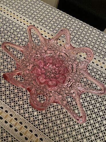 çerez qabı: Bənövşəyi-çəhrayı tonlarda dekorativ şüşə boşqab/kandelyabr qabı. - at lalafo.az çerez qabı: Bənövşəyi-çəhrayı tonlarda dekorativ şüşə boşqab/kandelyabr qabı. -