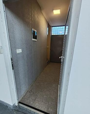 Magacini i radionice: Izdaje se prostrana i funkcionalna hala ukupne površine 420 m² ( 300 — 11