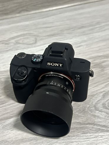 видеокамеру и фотоаппарат sony: Sony a 7 3 с обективом 45 мм 2.8 sigma Зарядник батарейка сумка 80