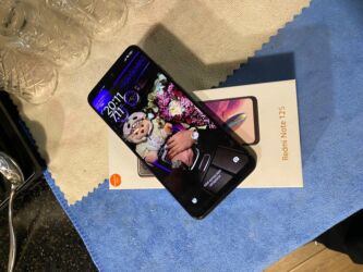 telfon tutan: Redmi not 12s hec bir problemi yoxdur 256 yaddas 8ram karobkasina kimi