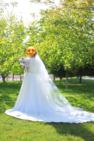 Свадебные платья: Продаю свадебное платье. Заказывала за 20 тыс сом. Состояние