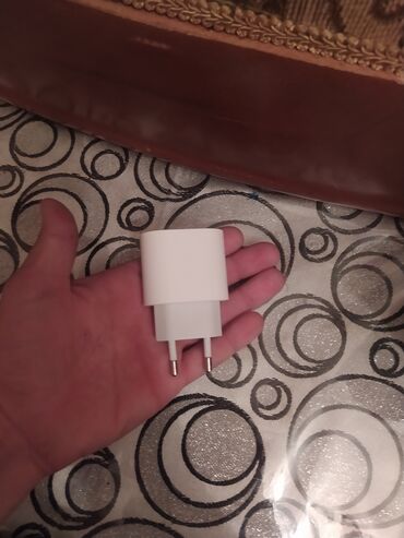 Adapterlər: Adapter Apple, 20 Vt, Yeni