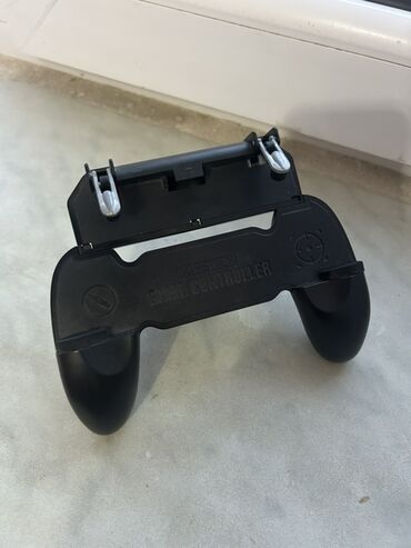 Адаптеры: Mobil oyun üçün joystick tutacağı və mexaniki triggerlər - Smartfon
