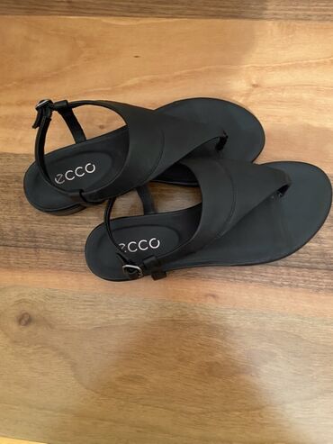 Çəkmələr: ECCO qadın sandal - Brend: ECCO - Rəng: Qara - Model: barmaqarası
