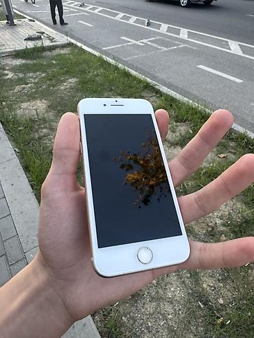 iphone 8 qırıq: IPhone 8, Qızılı, Barmaq izi — 6