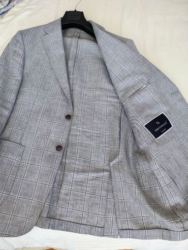 Kostyumlar: 4 eded kostyum ve 3 eded pencəklər hamsi brend mallardi sadəcə razmer — 12