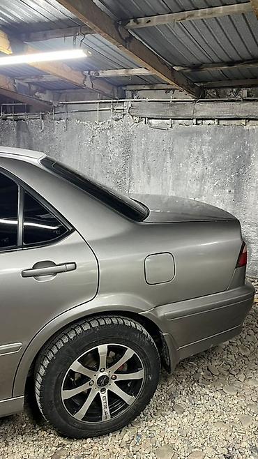 Другие автомобили: Седан серебристого цвета, 4 двери. Компактный и удобный для города — 8