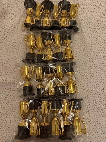 bot kar: 22 dənə Mini qızılı kuboklar dəsti - Material: yüngül plastik, qızılı — 1