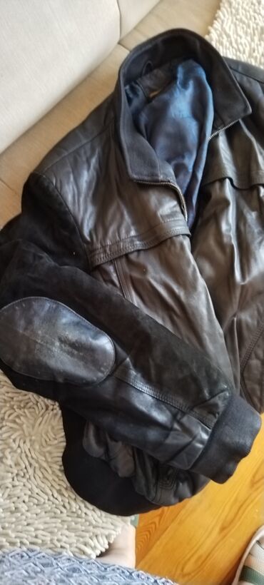 Plaşlar: Zilli kişi dəri gödəkçə - Material: təbii dəri, qolu və detallarda