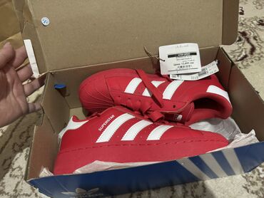 женские красные кроссовки: Кроссовкалар, 38.5, Adidas Originals, Колдонулган, түсү - Кызыл, Өзү алып кетүү