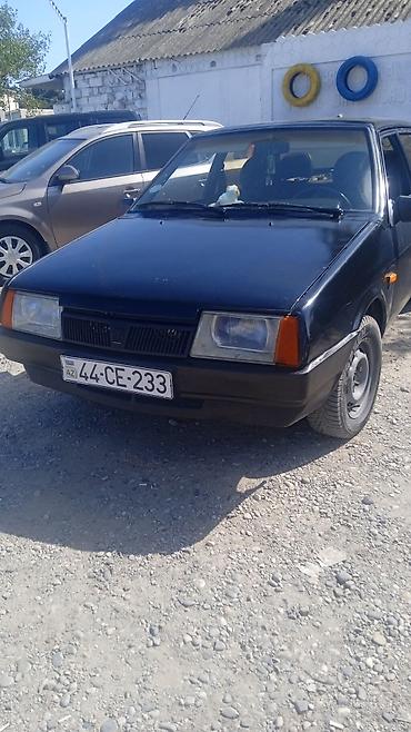 la parretta: Lada Samara (VAZ 2109) – qara rəng, sedan kuzov. Xüsusiyyətlər: - — 2