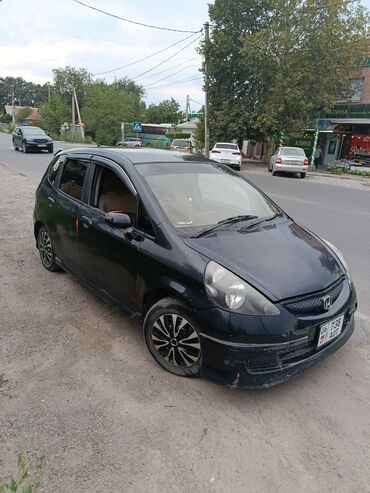акумулятор фит: Автомобиль Honda Fit черного цвета, андроид сабвуфер ест