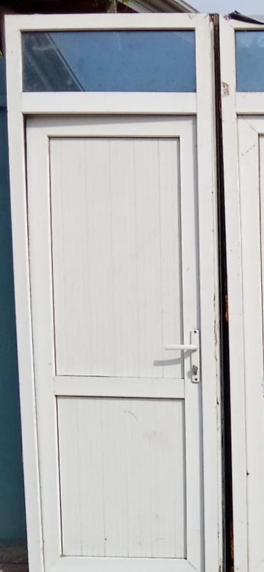 qapi ustu: PVC giriş qapıları – 3 ədəd - Material: ağ rəngli PVC/profil karkas - — 3
