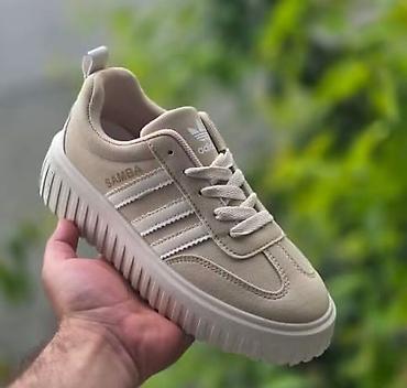 Patike: Razni modeli
Cena 3200 dinara 
Br 36-41




j5 — 7