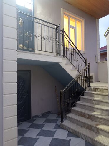 Həyət evləri və villaların satışı: Satılır: həyət evi - İki mərtəbəli layihə: aşağıda qapalı qaraj və — 4