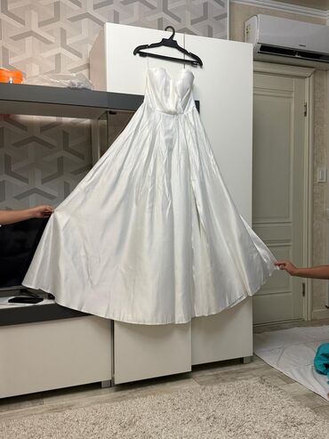 льняные платья: Вечернее платье, Пышное, Длинная модель, Атлас, Без рукавов, Стандарт