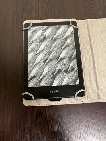 texno spark: Amazon Kindle elektron kitab oxuyucusu - E‑ink ekran: kağız effekti