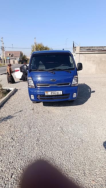 kia shortage: Kia Bongo (K2500/K2700) бортовой малотоннажный грузовик, синий — 1