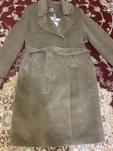лама пальто в бишкеке: Королевская лама, новое, с утепленным подкладом, размер 48-50, цена