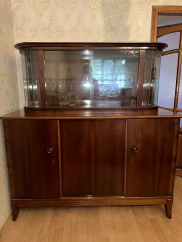 Stend vitrinləri: Şüşəli dolab vitrini, Ünvandan götürmə