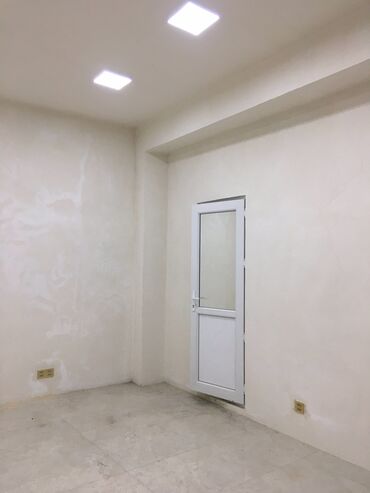 Ofislər: Gəncə şəhərində Mərkəzdə İcra hakimiyyətinin qarşisindaki kucede — 5