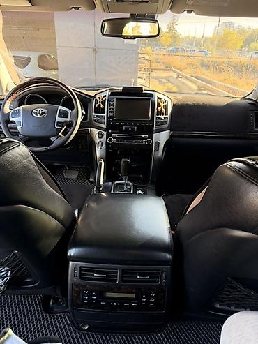 таеты: Toyota Land Cruiser: 2012 г., 4.6 л, Автомат, Газ, Внедорожник — 4