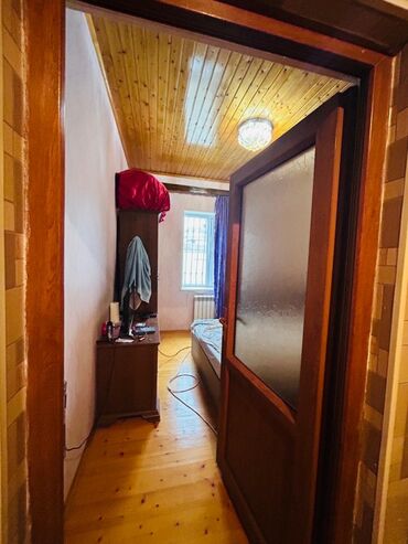 Həyət evləri və villaların satışı: Satılır: həyətli iki mərtəbəli fərdi ev Ünvan təsviri: Şəhər daxili — 18