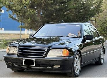 mersədes: Mercedes-Benz C-Sinfi sedan (W202), qara rəng. Mühəndislik və xarici — 1