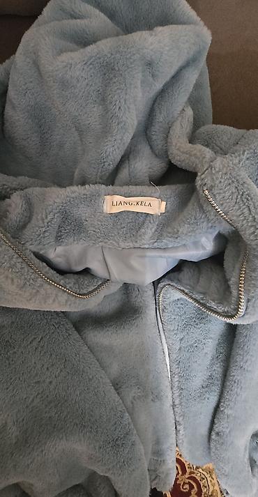 xez derililer: LIANG.KELA markalı xəz effektli kapüşonlu jaket - Rəng: açıq mavi - — 1