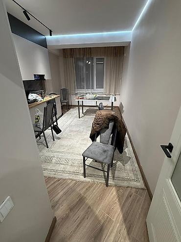 Долгосрочная аренда комнат: Студия с современным ремонтом и полной меблировкой. - Планировка — 4