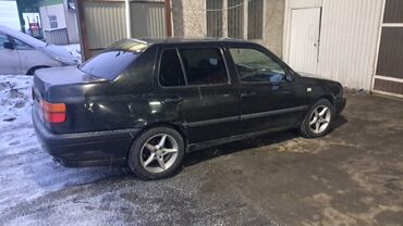 Volkswagen: Volkswagen Vento: 1992 г., 1.8 л, Механика, Бензин, Седан