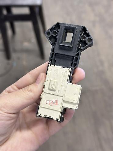 socket 2011: Блокировка люка (УБЛ) для стиральной машины Описание: - — 1