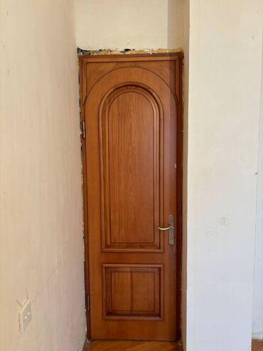 Otaq qapıları: 8 ədəd ev qapısı satılır. Fısdıq materialındandır. Yaxşı — 8
