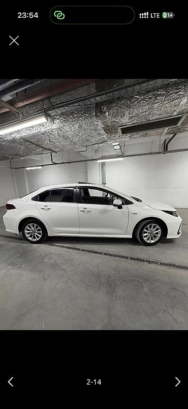 byd e1: Toyota Corolla: 2020 г., 1.8 л, Вариатор, Гибрид, Седан — 2