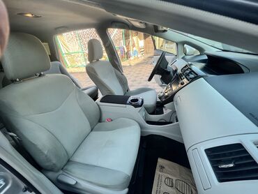 Транспорт: Toyota Prius: 1.8 л | 2012 г. | Универсал at lalafo.kg Транспорт: Toyota Prius: 1.8 л | 2012 г. | Универсал