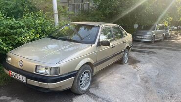 авто обмен на дом: Volkswagen Passat: 1988 г., 1.8 л, Механика, Бензин, Седан