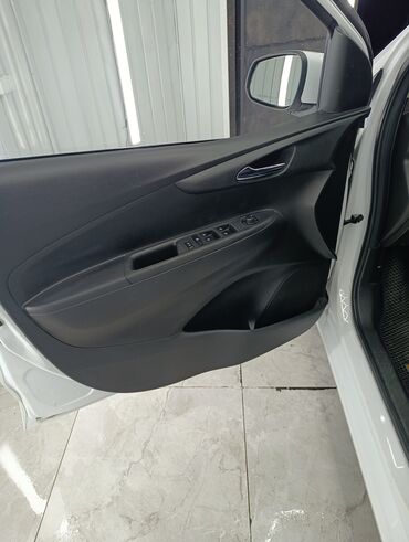 Chevrolet: Chevrolet Spark: 2017 г., 1 л, Вариатор, Бензин, Хэтчбэк — 10