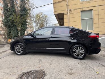 Hyundai: Hyundai Elantra: 1.6 l | 2016 il Sedan — 21