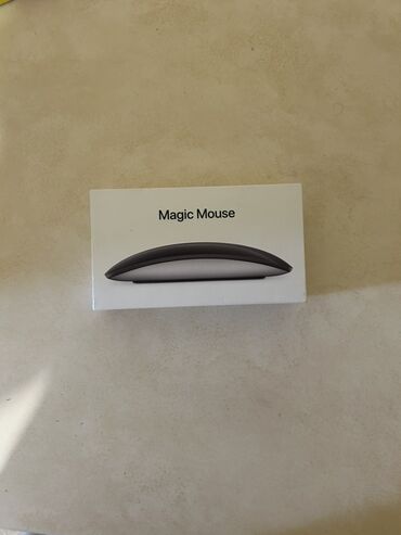 Mauslar: Apple Magic Mouse, qara rəngdə. Demək olar istifadə olunmayıb, ideal