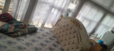 Двуспальные кровати: Двуспальная кровать, Б/у, С матрасом, длина - 220 см — 2