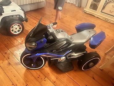 qiz uşaq geyimleri: Uşaqlar üçün elektrikli üçtəkərli motosiklet - Rəng: mavi/qara — 3