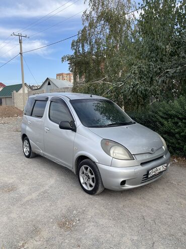 Бамперы: Toyota Yaris Verso: 2000 г., 1.3 л, Механика, Бензин