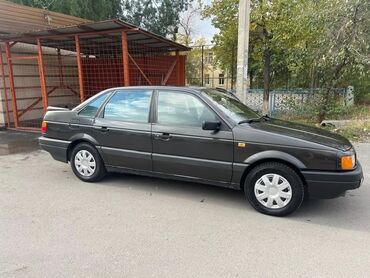 Volkswagen: Volkswagen Passat: 1990 г., 1.8 л, Механика, Бензин, Седан