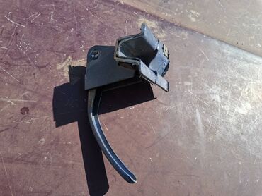 Auto delovi: Rucka za otvaranje haube Lada 2121,21213,21214 Niva,7 Riva. Polovno — 7