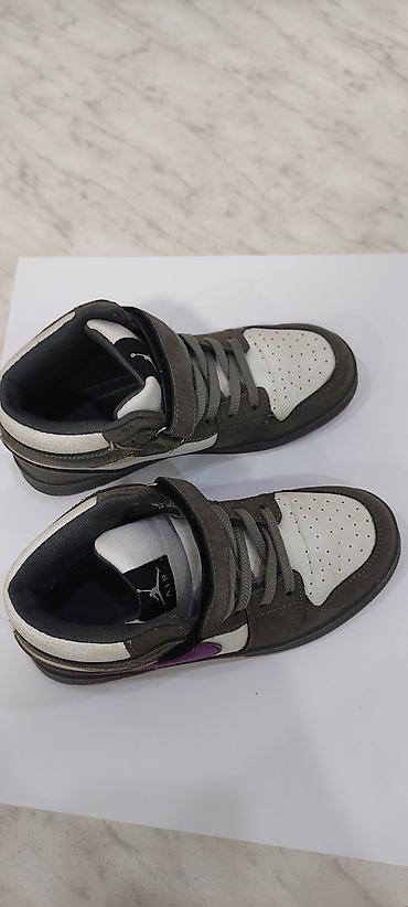 nike react: Детские кроссовки/кеды высокого типа. - Размер: EUR 34 (UK 12, USA — 3