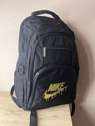 Rančevi, torbe i koferi: Muški i ženski rančevi 
Nike, Karl Lagerfeld, Adidas, Gues 
Cena +ptt — 4