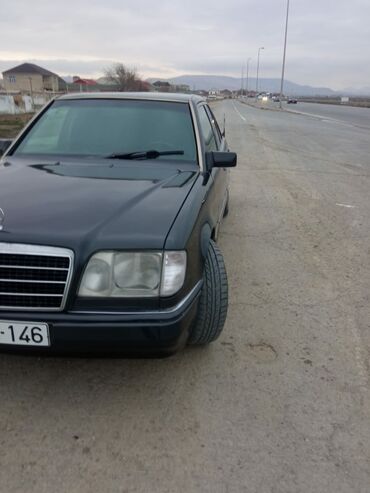 Mercedes-Benz E 220: 2.2 l | 1994 il Sedan