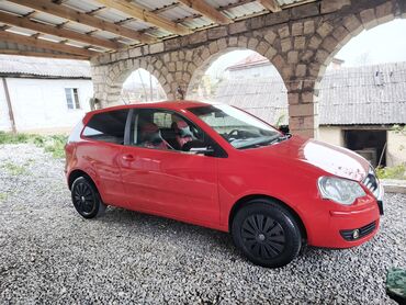 Volkswagen: Volkswagen Polo hatchback, 3 qapılı, parlaq qırmızı rəng. Xarici: - — 7
