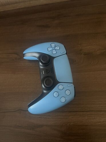 İnformatika: Sony PlayStation 5 üçün mavi rəngdə pult.Demek olar hec islenmeyib 1-2