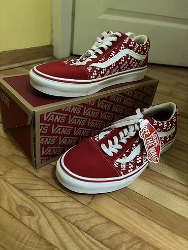 puške: Predstavljamo uniseks Vans Old Skool patike u crvenoj boji. Ove patike — 1